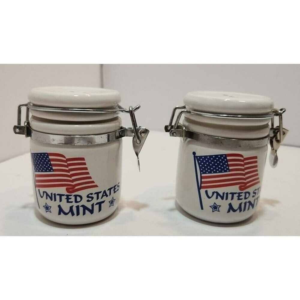 Vtg/Retro Souvenir United States Mint Salt & Pepper Shakers Jar/Canister Style